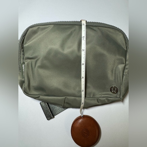 NWOT lululemon Everywhere Belt Bag LARGE 2 Liter Unisex - Picture 13 of 13